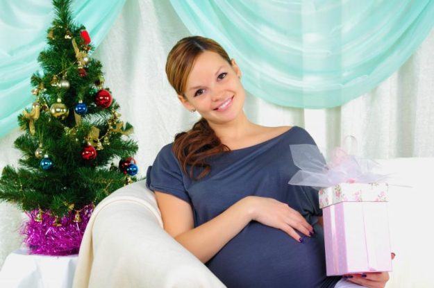 CHRISTMAS_PREGNANT_GIRL.341115443_std